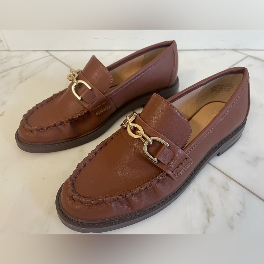 LOFT, 6.5, women’s vegan leather tan penny loafers with gold chain accent EUC
